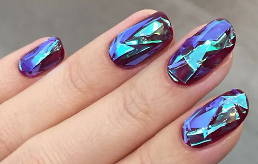 Glass Nails: 10 diseños para lucir uñas de cristal